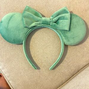 Minnie Mouse ears